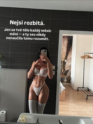 Každý měsíc procházíš změnami. A přesto tě společnost naučila vnímat je jako problém. Ale tvoje tělo není problém. Je to...